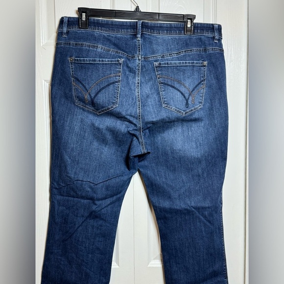 Classic Blue Women's Straight Leg Jeans by Lincoln Outfitters - Picture 6 of 8